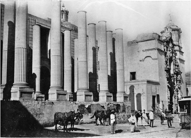 Teatro Juárez durante su construcción
