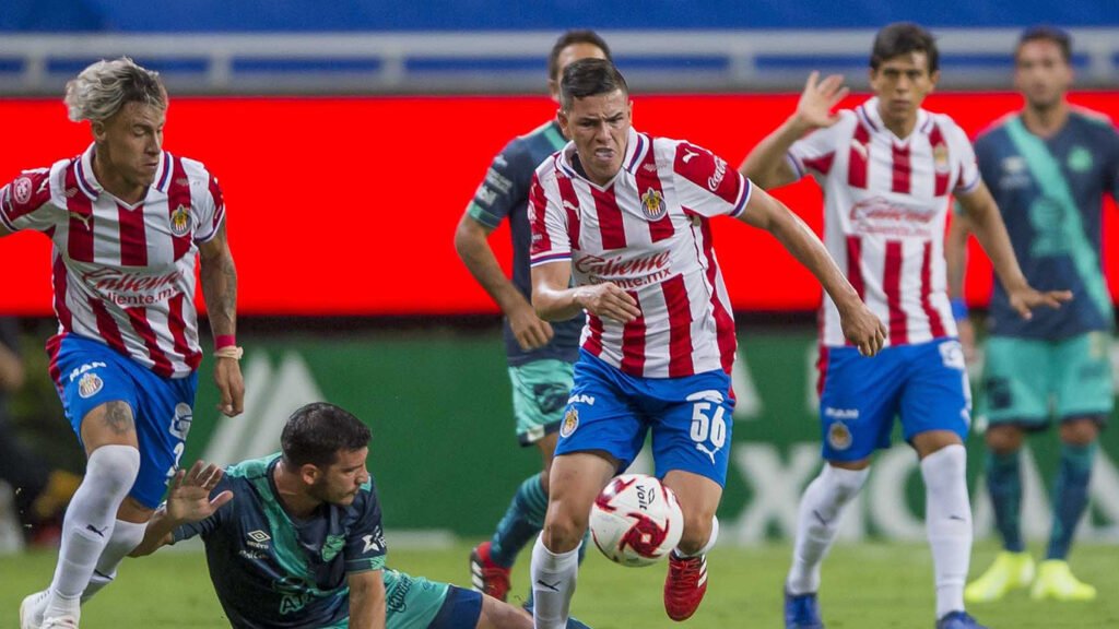 100 cosas que hacer en Guadalajara: Partido de Las Chivas en el Estadio Akron