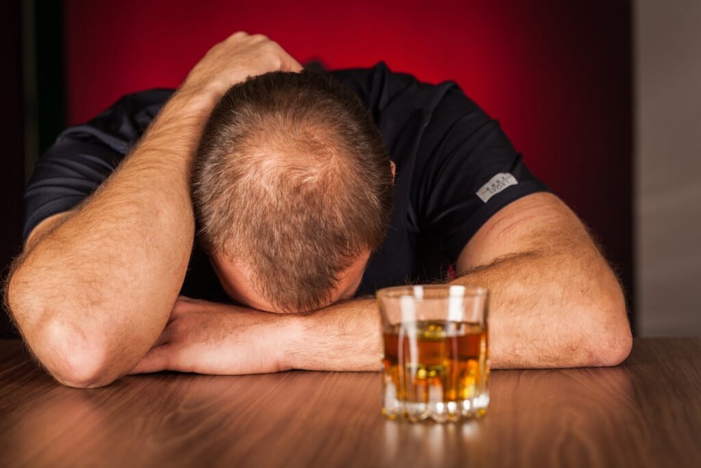 Hombre en estado de ebriedad