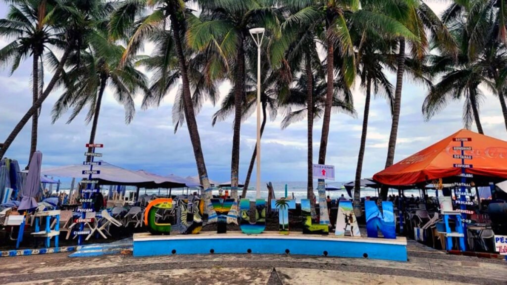 Las Mejores Playas de Colima: Cuyutlán.