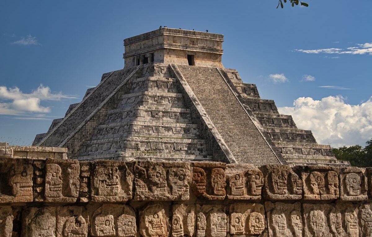 Pirámide de Kukulcán en Chichén Itzá, excursión de un día desde Cancún